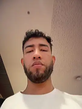 Snapshot of liam_bronw chatting on May 22, 4:56 pm liam bronw online show from May 22, 4:56 pm