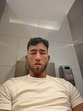 Snapshot of liam_bronw chatting on May 29, 2:48 pm liam bronw online show from May 29, 2:48 pm