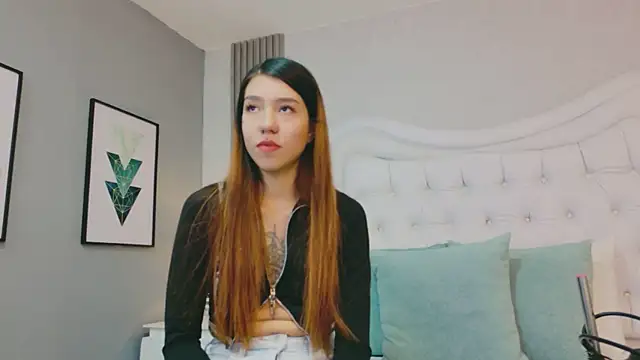 VioletFroost online show from April 14, 7:31 pm