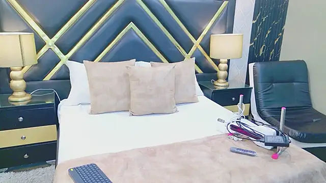 VioletFroost online show from April 17, 7:28 pm