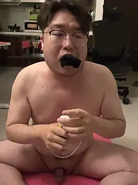 W0Ijn online show from February 5, 11:48 am