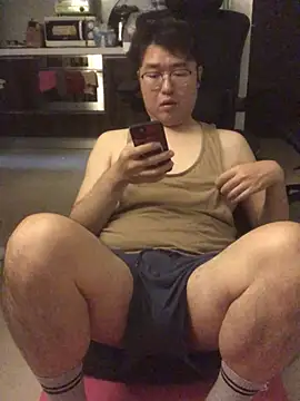 W0Ijn online show from April 6, 3:04 am