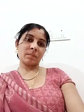 Snapshot of Hot_ree85 chatting on April 27, 1:20 pm Hot ree85 online show from April 27, 1:20 pm