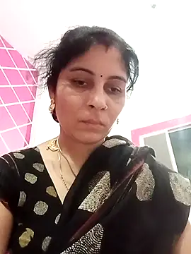 Snapshot of Hot_ree85 chatting on April 28, 11:32 pm Hot ree85 online show from April 28, 11:32 pm