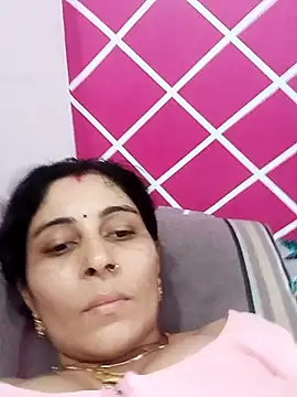 Snapshot of Hot_ree85 chatting on May 6, 4:52 am Hot ree85 online show from May 6, 4:52 am