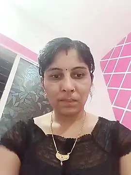 Snapshot of Hot_ree85 chatting on May 15, 1:07 pm Hot ree85 online show from May 15, 1:07 pm