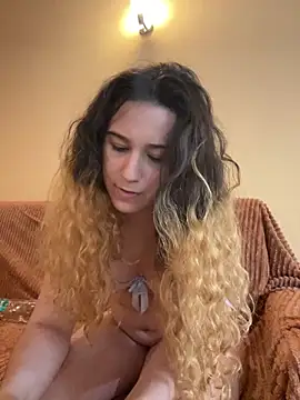 Snapshot of joanaguerreiru chatting on June 13, 9:57 pm joanaguerreiru online show from June 13, 9:57 pm