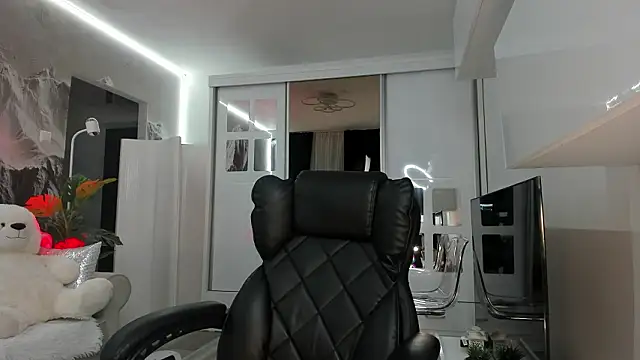 Ivy Bellee online show from February 14, 5:48 am