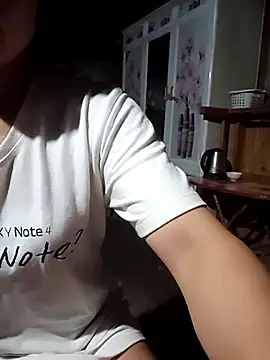 Snapshot of him220 chatting on June 9, 1:06 am him220 online show from June 9, 1:06 am