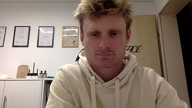 Fitlover1994 online show from January 5, 6:22 pm