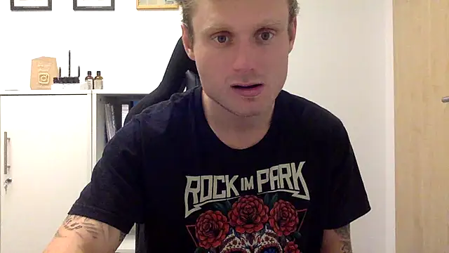 Fitlover1994 online show from January 8, 2:52 pm