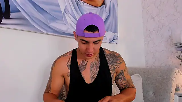 Snapshot of MassimoCo_ chatting on January 8, 10:06 am MassimoCo online show from January 8, 10:06 am