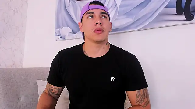 Snapshot of MassimoCo_ chatting on January 11, 10:53 am MassimoCo online show from January 11, 10:53 am