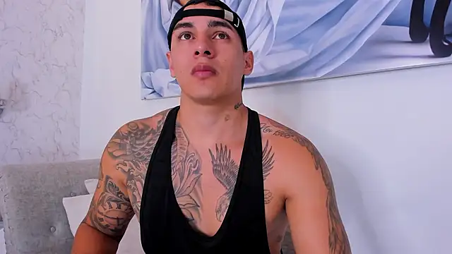 Snapshot of MassimoCo_ chatting on February 5, 9:47 am MassimoCo online show from February 5, 9:47 am