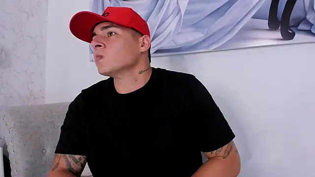 Snapshot of MassimoCo_ chatting on February 17, 10:49 pm MassimoCo online show from February 17, 10:49 pm