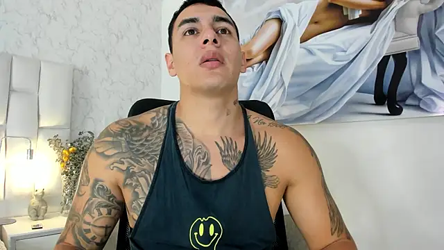 Snapshot of MassimoCo_ chatting on May 15, 10:22 am MassimoCo online show from May 15, 10:22 am