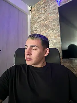Snapshot of MassimoCo_ chatting on June 10, 1:54 pm MassimoCo online show from June 10, 1:54 pm