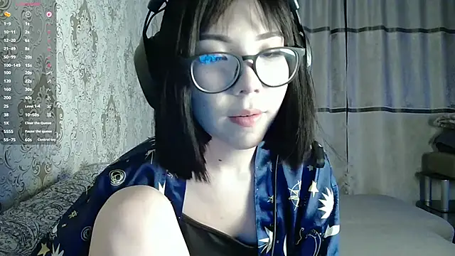 AprilOnilll online show from March 20, 5:07 pm