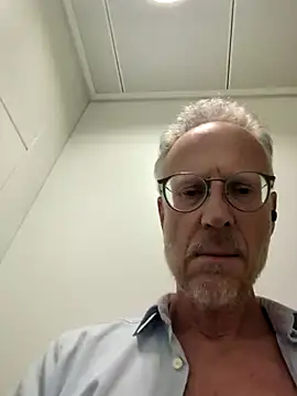 Snapshot of lupodick2 chatting on January 6, 9:46 am lupodick2 online show from January 6, 9:46 am