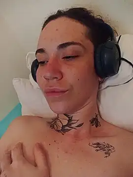 Snapshot of Dirty_Pink chatting on February 18, 7:54 pm Dirty Pink online show from February 18, 7:54 pm