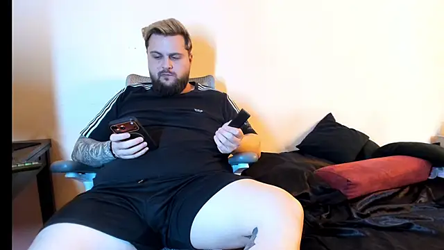 ashtondel online show from April 5, 2:03 pm