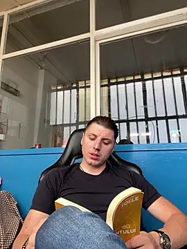 allee2206 online show from April 26, 1:42 pm