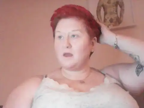 Snapshot of BustyRedxx chatting on February 11, 11:26 am BustyRedxx online show from February 11, 11:26 am