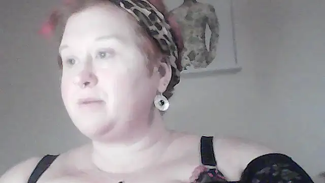 Snapshot of BustyRedxx chatting on March 2, 11:28 am BustyRedxx online show from March 2, 11:28 am