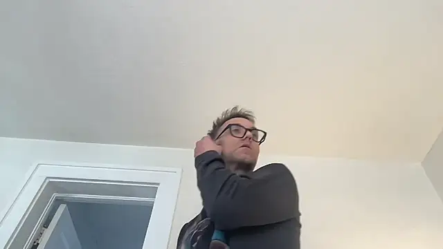 Snapshot of wolverinedream chatting on February 21, 9:49 pm wolverinedream online show from February 21, 9:49 pm