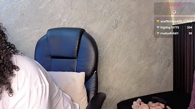 tanisha  lux online show from April 12, 11:32 pm