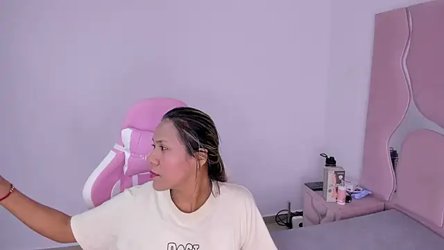 sharithasm online show from April 17, 9:18 pm