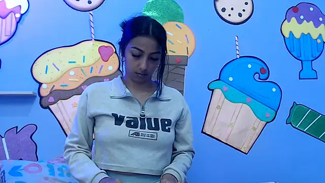 skinnysexzara18 online show from February 20, 1:35 am