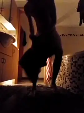 Snapshot of Erz84 chatting on October 22, 9:58 pm Erz84 online show from October 22, 9:58 pm