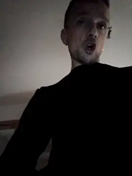 Snapshot of Erz84 chatting on November 10, 1:32 pm Erz84 online show from November 10, 1:32 pm