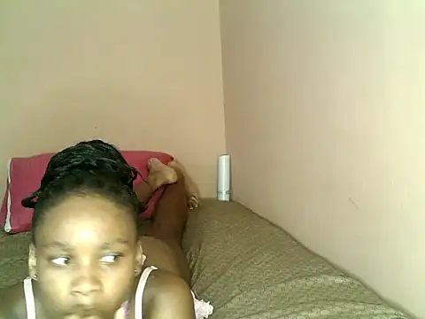 Snapshot of Cutenique chatting on January 7, 2:30 pm Cutenique online show from January 7, 2:30 pm