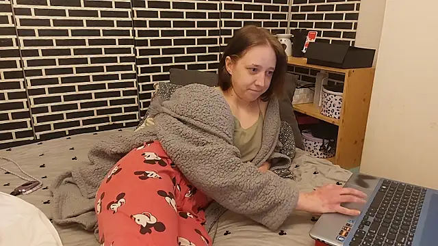 Spatgirl online show from February 14, 9:22 pm