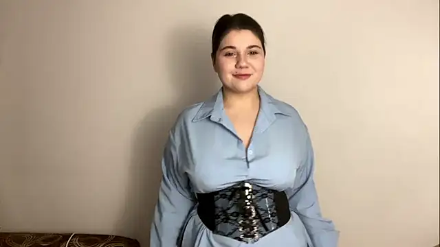 Snapshot of LunaBlakes chatting on February 10, 7:23 am LunaBlakes online show from February 10, 7:23 am