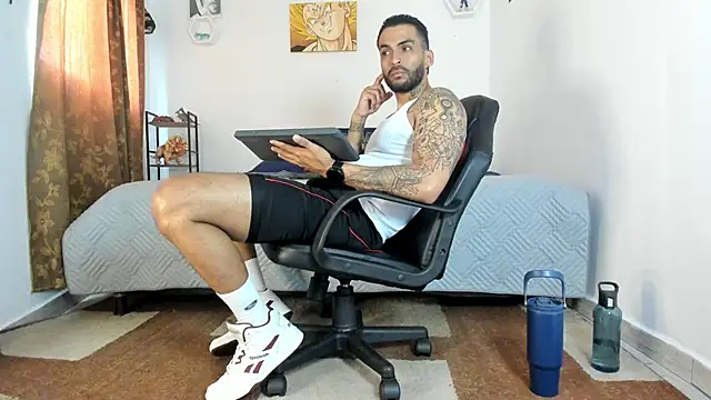 Snapshot of Yafir-Jafet chatting on January 15, 7:28 pm Yafir-Jafet online show from January 15, 7:28 pm