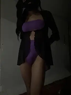 cdzinhahanna online show from February 6, 3:55 am