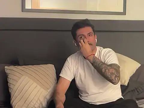 LukasMackenna online show from April 17, 4:48 am