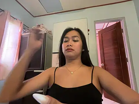 Snapshot of Mira_Janee chatting on February 7, 3:43 am Mira Janee online show from February 7, 3:43 am