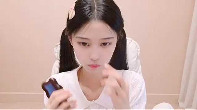 Snapshot of iiiiiiiiiu chatting on May 11, 1:28 pm iiiiiiiiiu online show from May 11, 1:28 pm