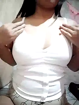 Snapshot of hel_lavente chatting on January 8, 1:57 pm hel lavente online show from January 8, 1:57 pm