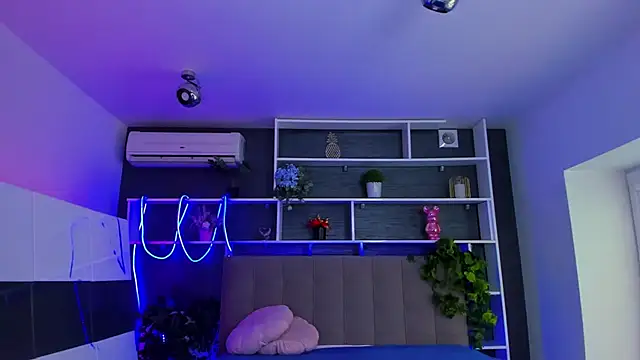 StephieRousee online show from March 6, 6:21 am