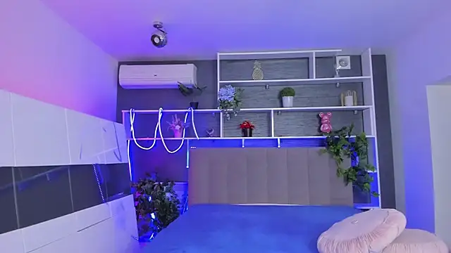 StephieRousee online show from May 8, 5:24 am