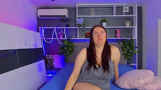 StephieRousee online show from May 23, 5:45 am