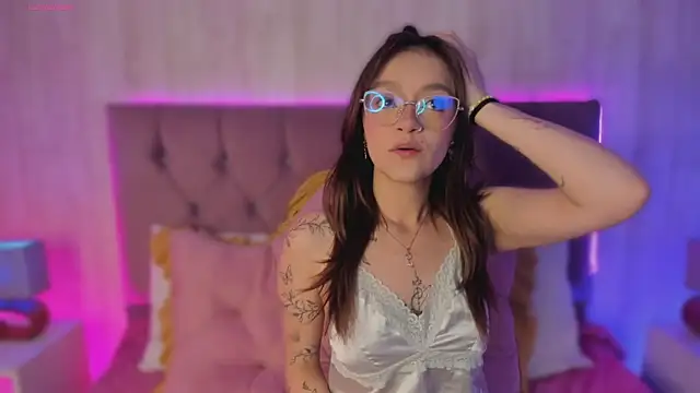 alyy cut3 online show from February 11, 2:33 pm