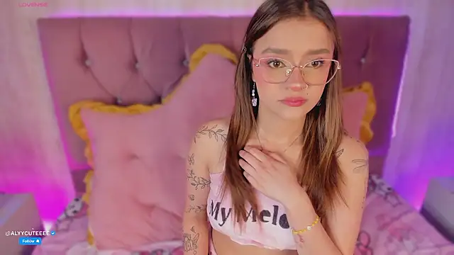 alyy cut3 online show from March 18, 8:01 pm