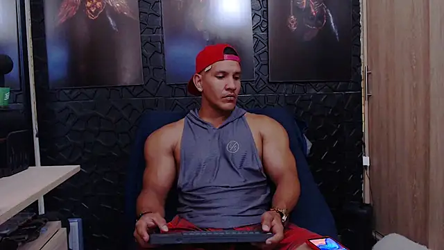 Snapshot of viktor_herrera chatting on June 23, 3:21 pm viktor herrera online show from June 23, 3:21 pm