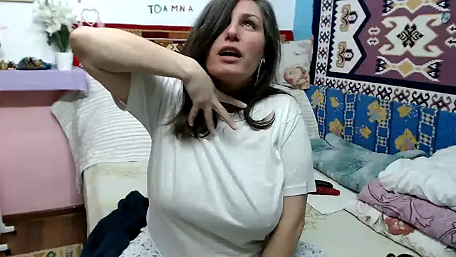 Adelinemilf online show from March 18, 11:57 am